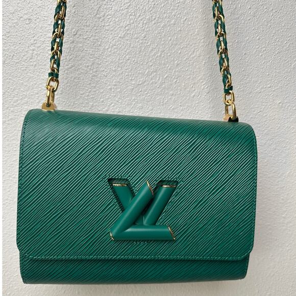 Louis Vuitton Twist MM Shoulder Bag – Emerald Epi Leather with Gold Hardware - Picture 5 of 16